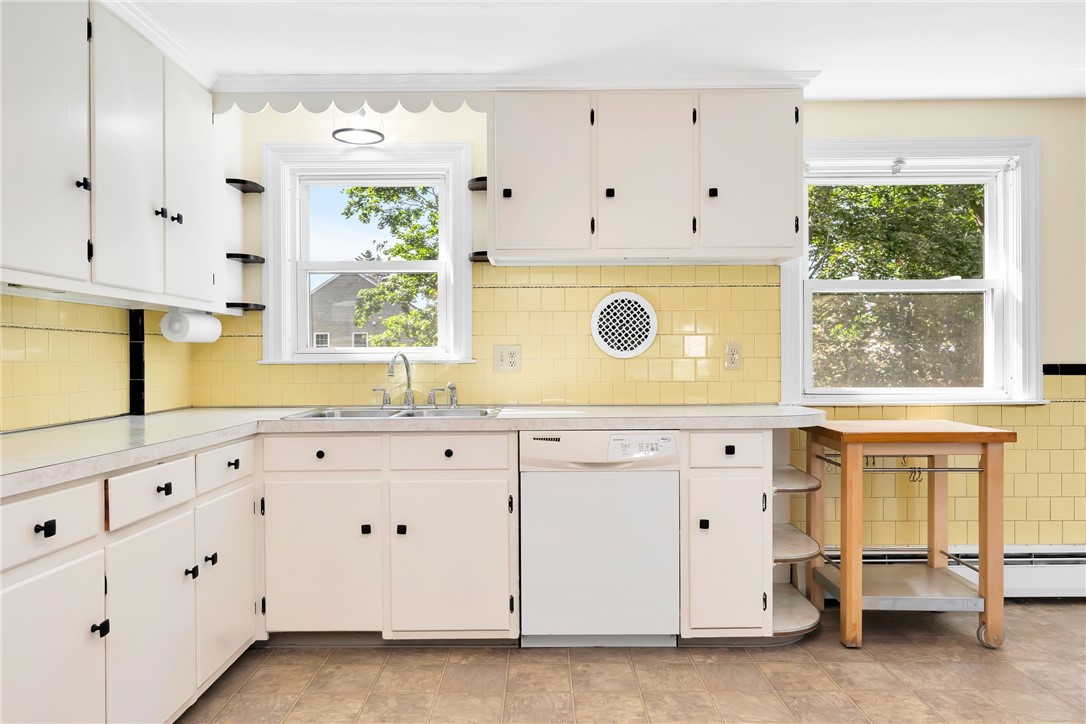 115 Waterman Street Cumberland, RI 02864 - Photo 13 of 32