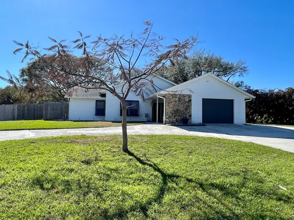$3,200 | 311 Anchor Way, St. Lucie Village, FL 34946