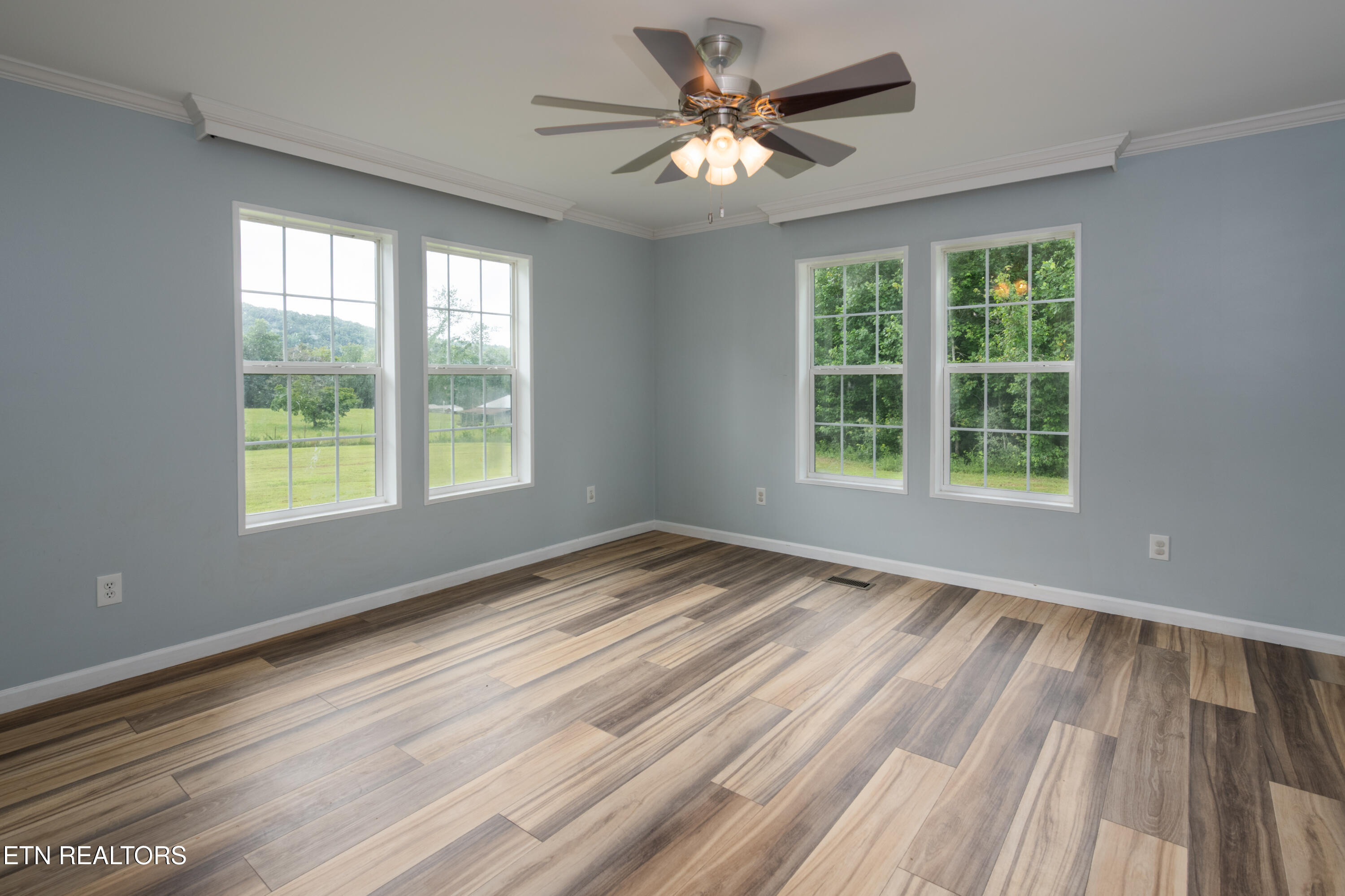 826 Sweetwater Road Philadelphia, TN 37846 - Photo 13 of 28 master bedroom 1