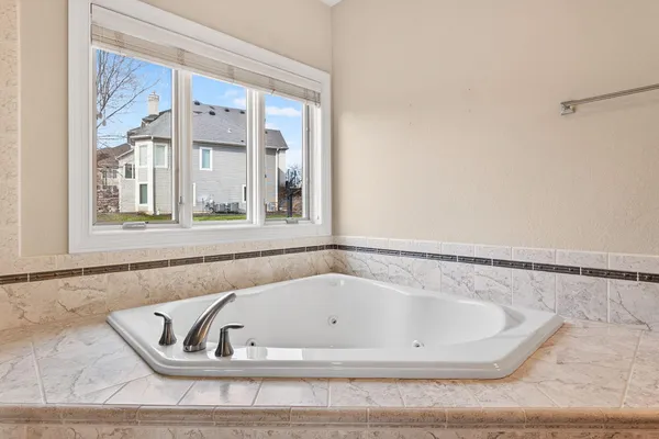 $999,000 | N60W27257 Trappers Run, Merton, WI 53089