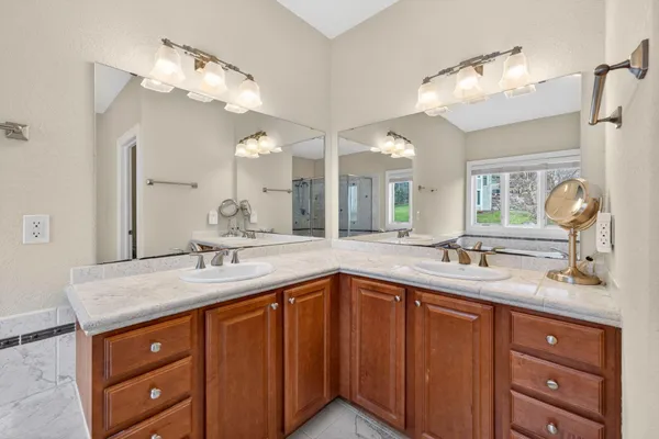 $999,000 | N60W27257 Trappers Run, Merton, WI 53089