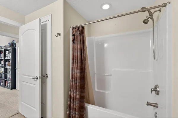 $999,000 | N60W27257 Trappers Run, Merton, WI 53089