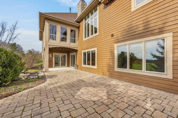 $999,000 | N60W27257 Trappers Run, Merton, WI 53089