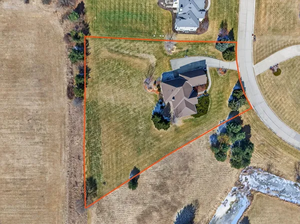 $999,000 | N60W27257 Trappers Run, Merton, WI 53089