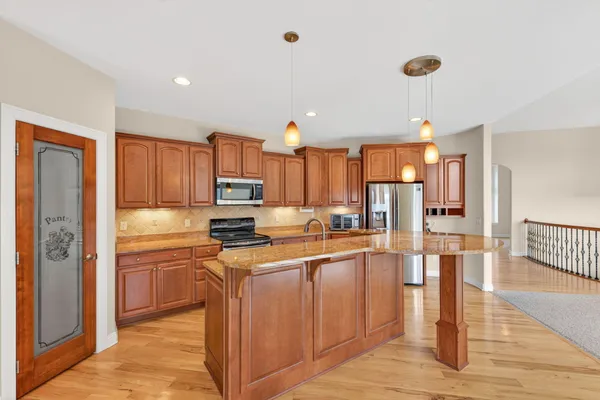 $999,000 | N60W27257 Trappers Run, Merton, WI 53089