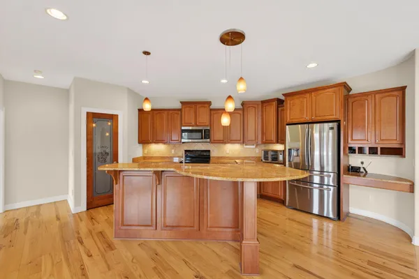 $999,000 | N60W27257 Trappers Run, Merton, WI 53089
