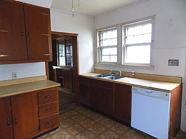 135 Phoenix Terrace Springfield, MA 01104 - Photo 8 of 13