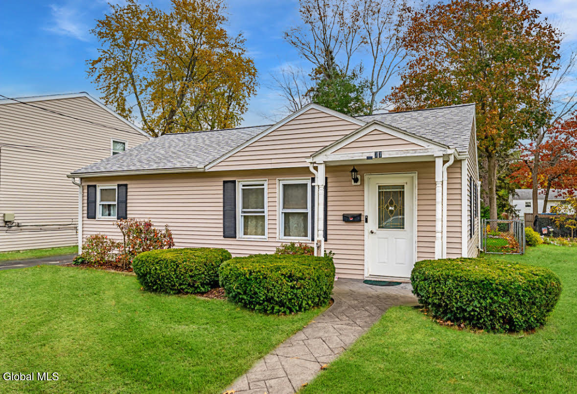 477 Bradford Road Schenectady, NY 12304 - Photo 2 of 17 unnamed (44)