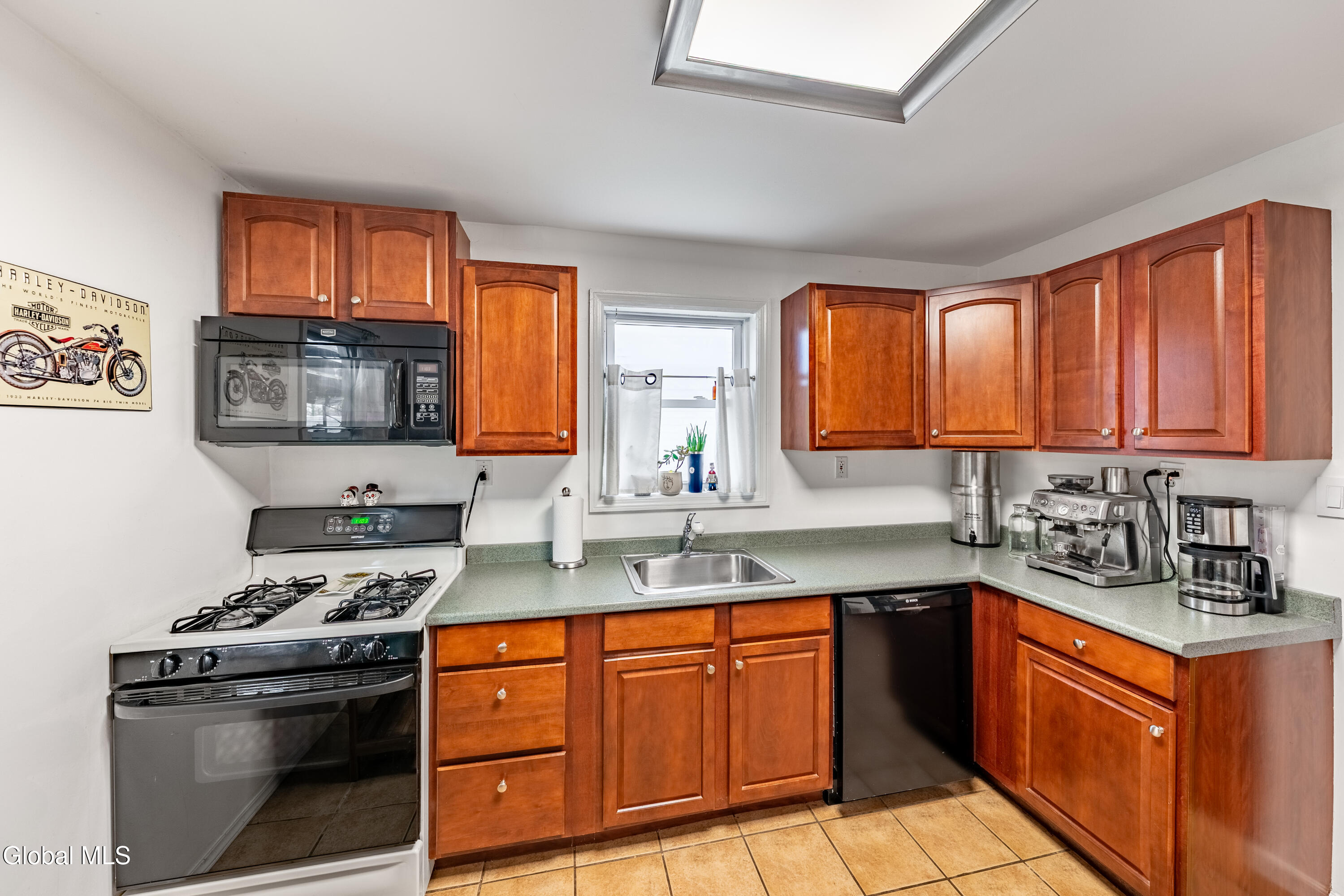 477 Bradford Road Schenectady, NY 12304 - Photo 9 of 17 DSC01765-HDR