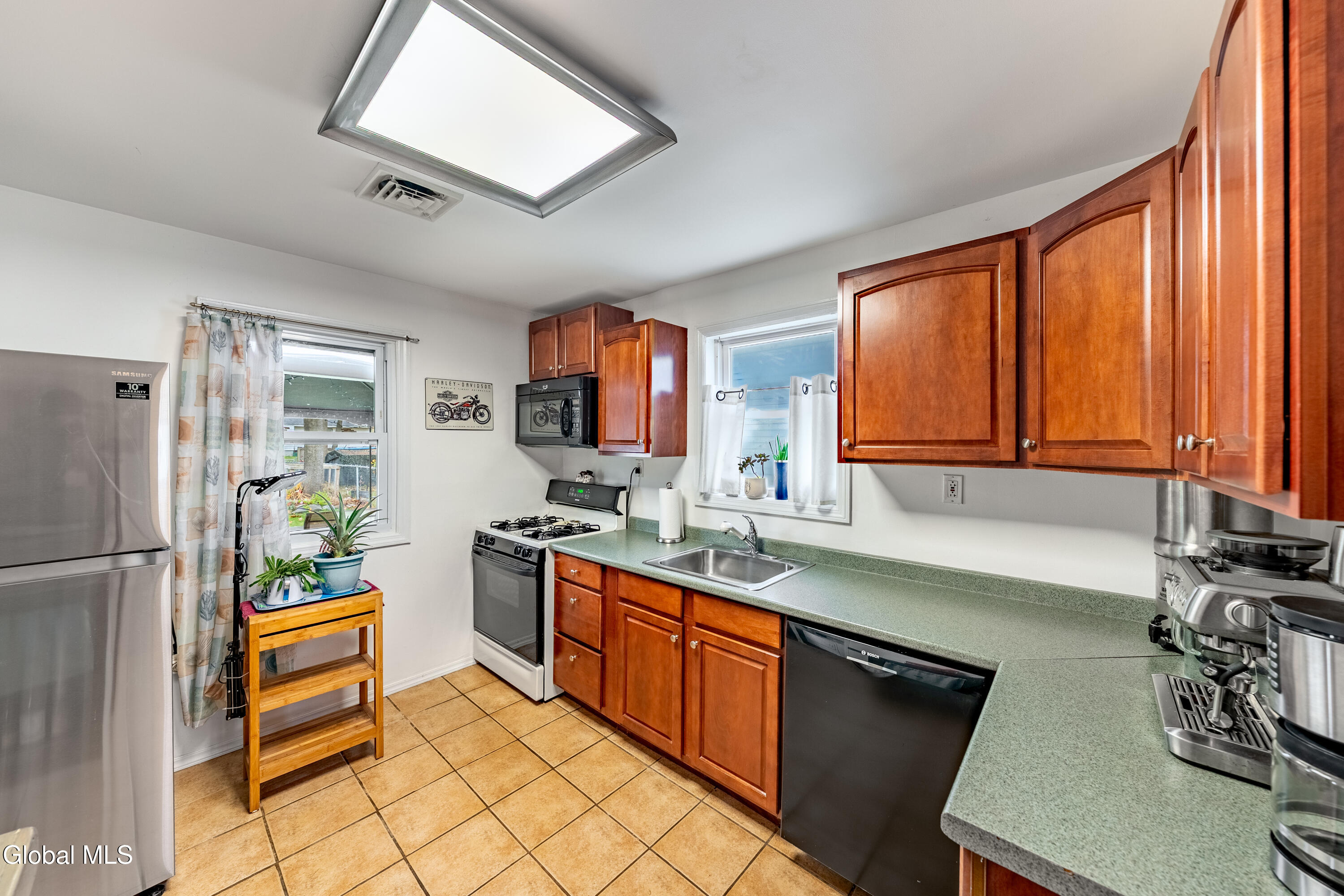 477 Bradford Road Schenectady, NY 12304 - Photo 10 of 17 DSC01760-HDR