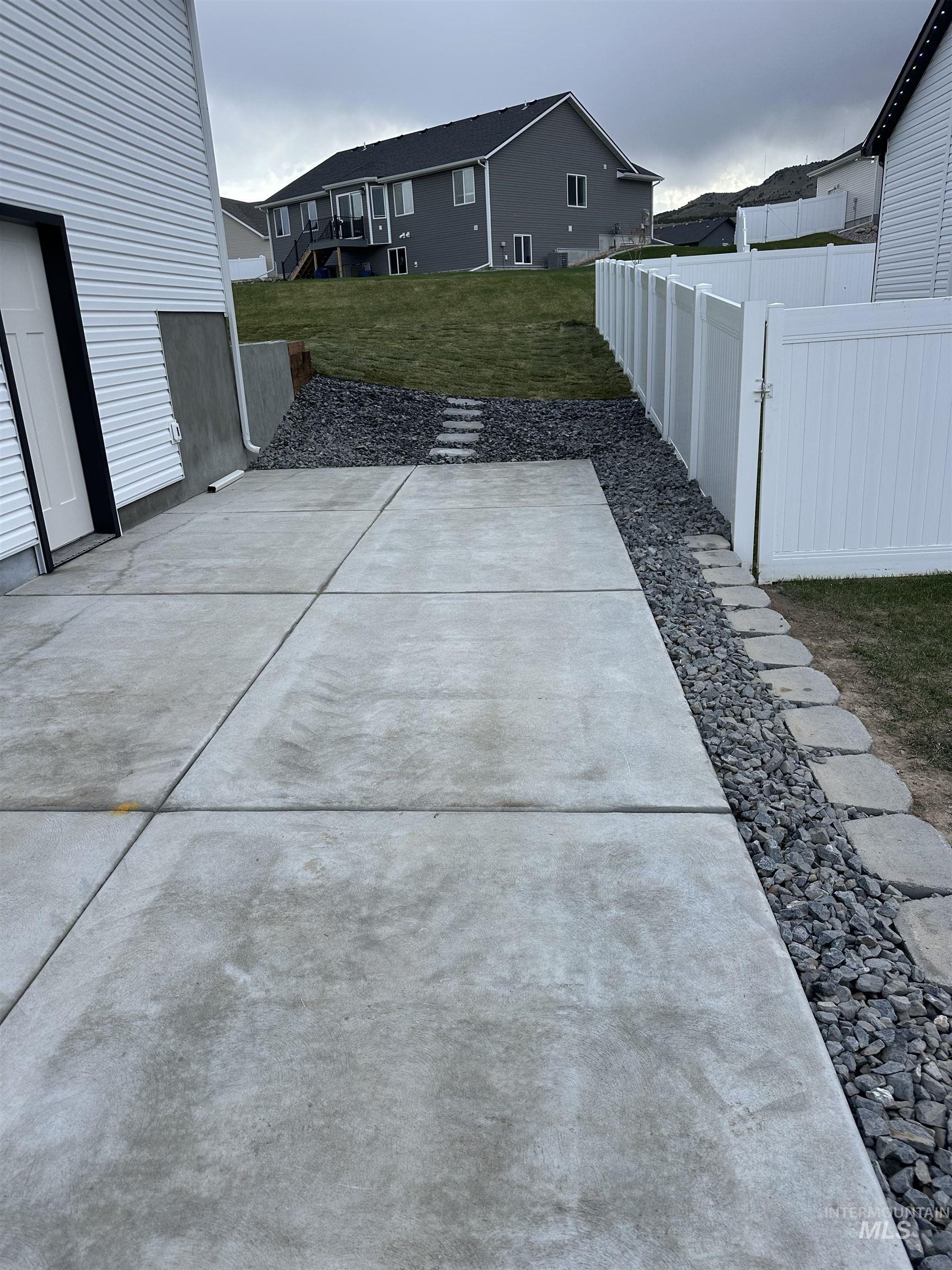 2089 Magellan Loop Pocatello, ID 83204 - Photo 3 of 47