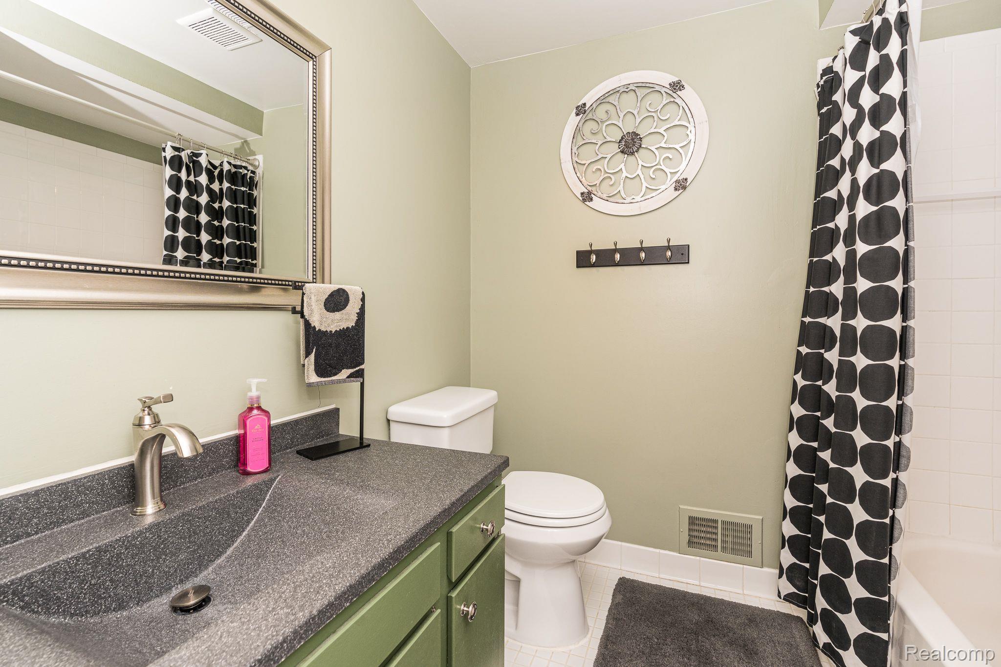 1720 Morningside Lane Rochester, MI 48307 - Photo 28 of 30 Updated Main Bathroom