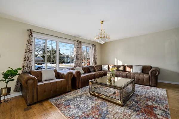 $495,000 | 2458 Seminary Avenue, Des Plaines, IL 60016