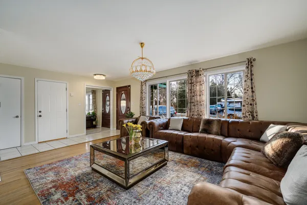 $495,000 | 2458 Seminary Avenue, Des Plaines, IL 60016