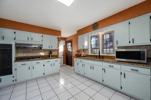 $495,000 | 2458 Seminary Avenue, Des Plaines, IL 60016