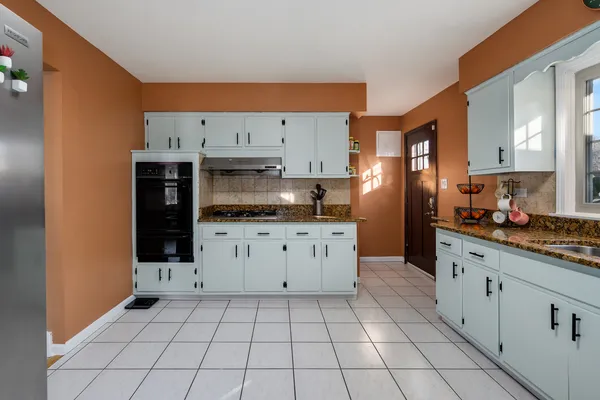 $495,000 | 2458 Seminary Avenue, Des Plaines, IL 60016