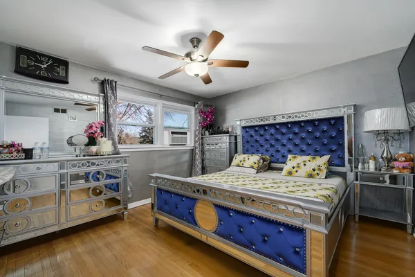 $495,000 | 2458 Seminary Avenue, Des Plaines, IL 60016