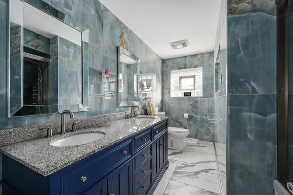 $495,000 | 2458 Seminary Avenue, Des Plaines, IL 60016