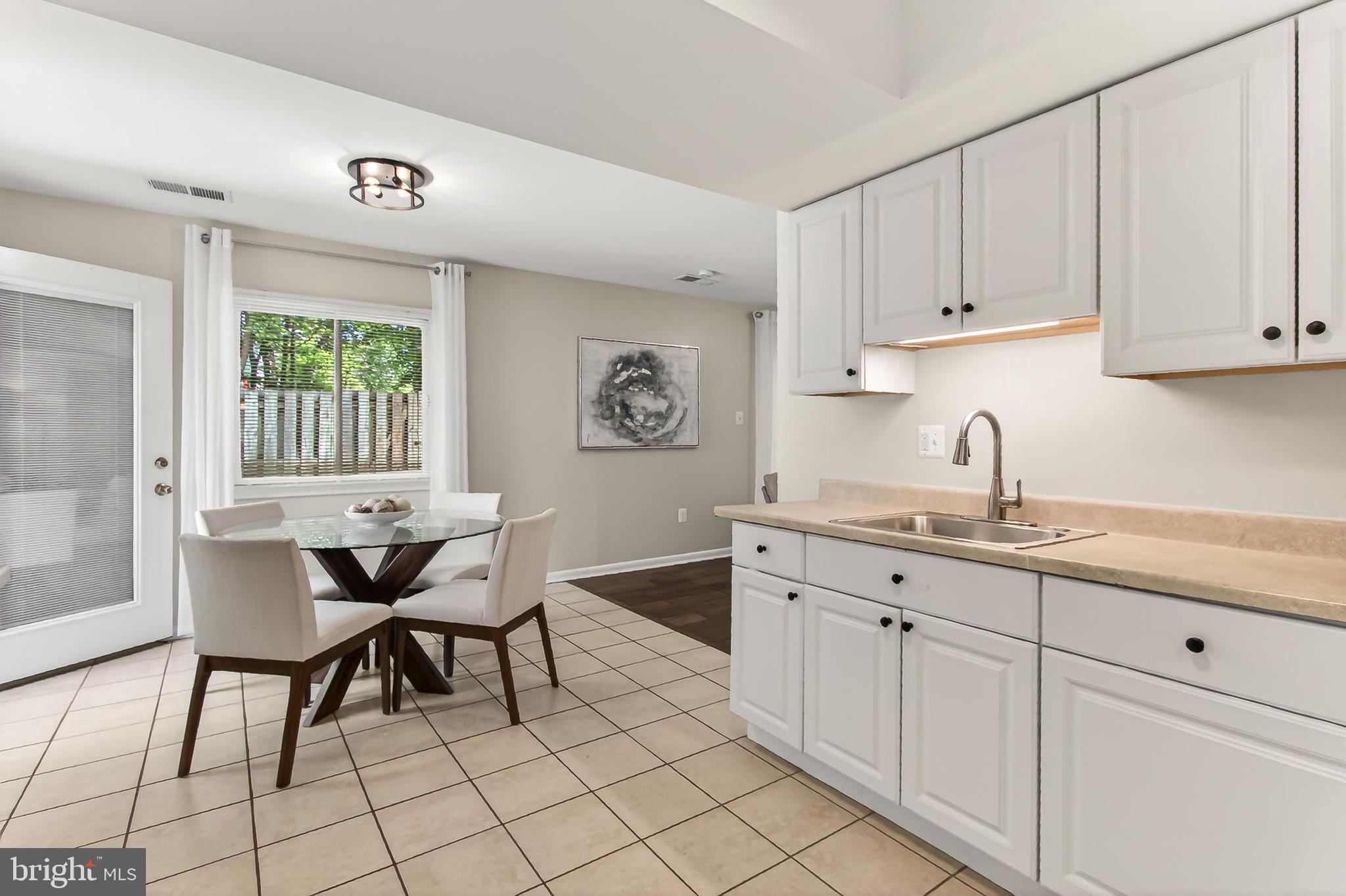 1498 Roundleaf Court Reston, VA 20190 - Photo 14 of 62 Love this Spacious Kitchen! You will too!
