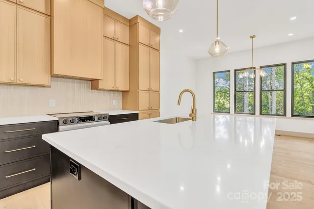 $797,000 | 27 Baxter Woods Lane, Candler, NC 28715