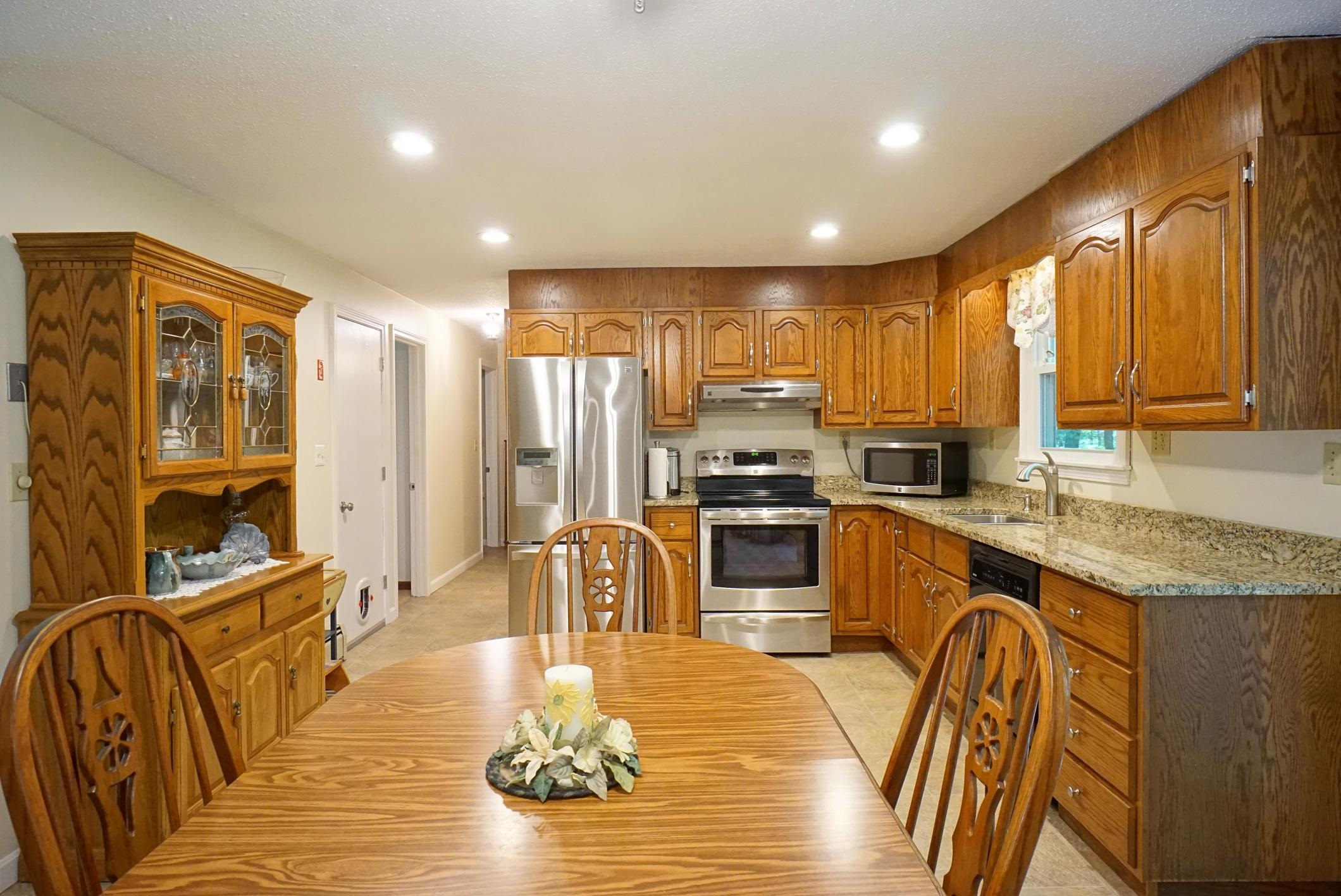 61 Morrill Road Hooksett, NH 03106 - Photo 4 of 26