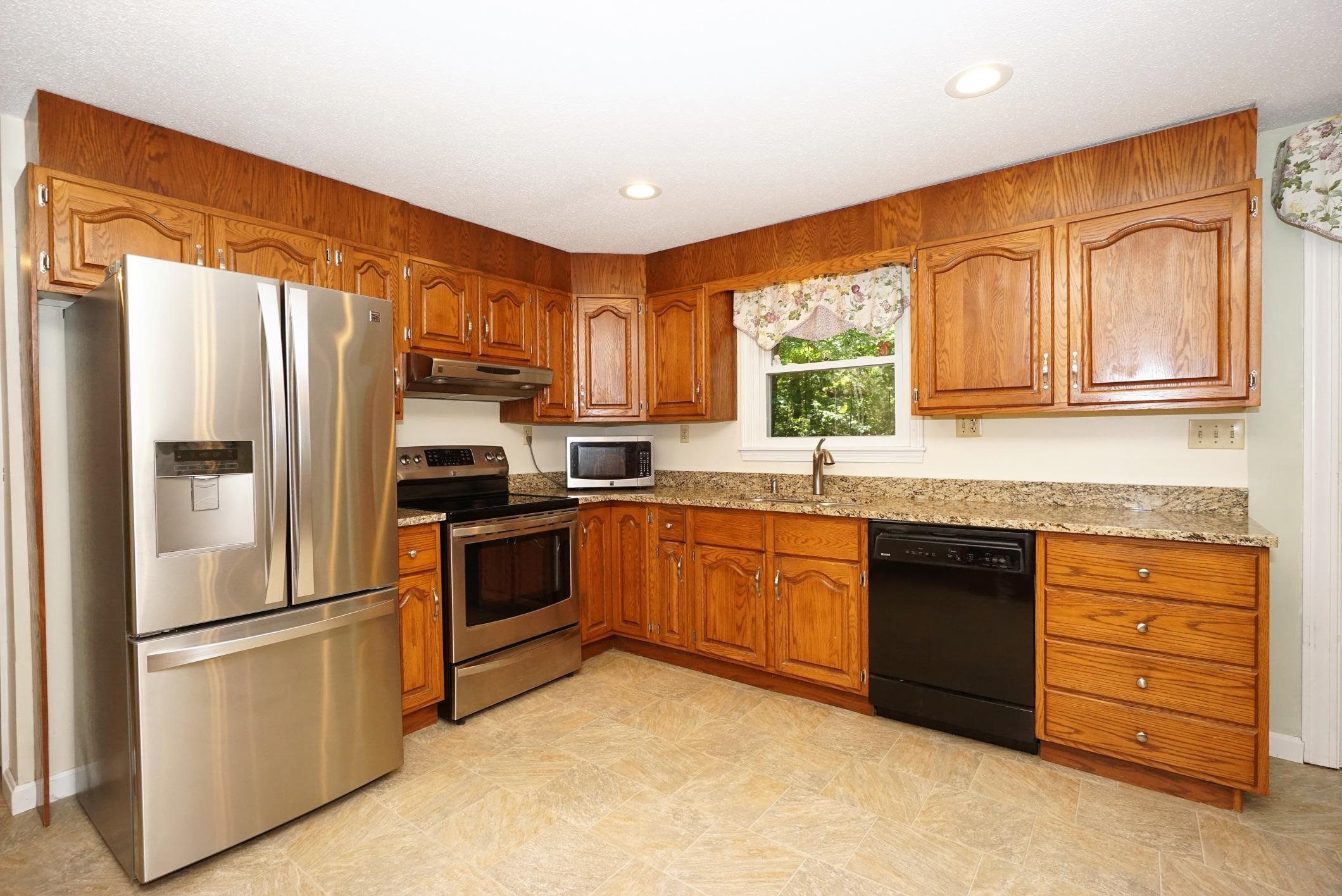 61 Morrill Road Hooksett, NH 03106 - Photo 5 of 26