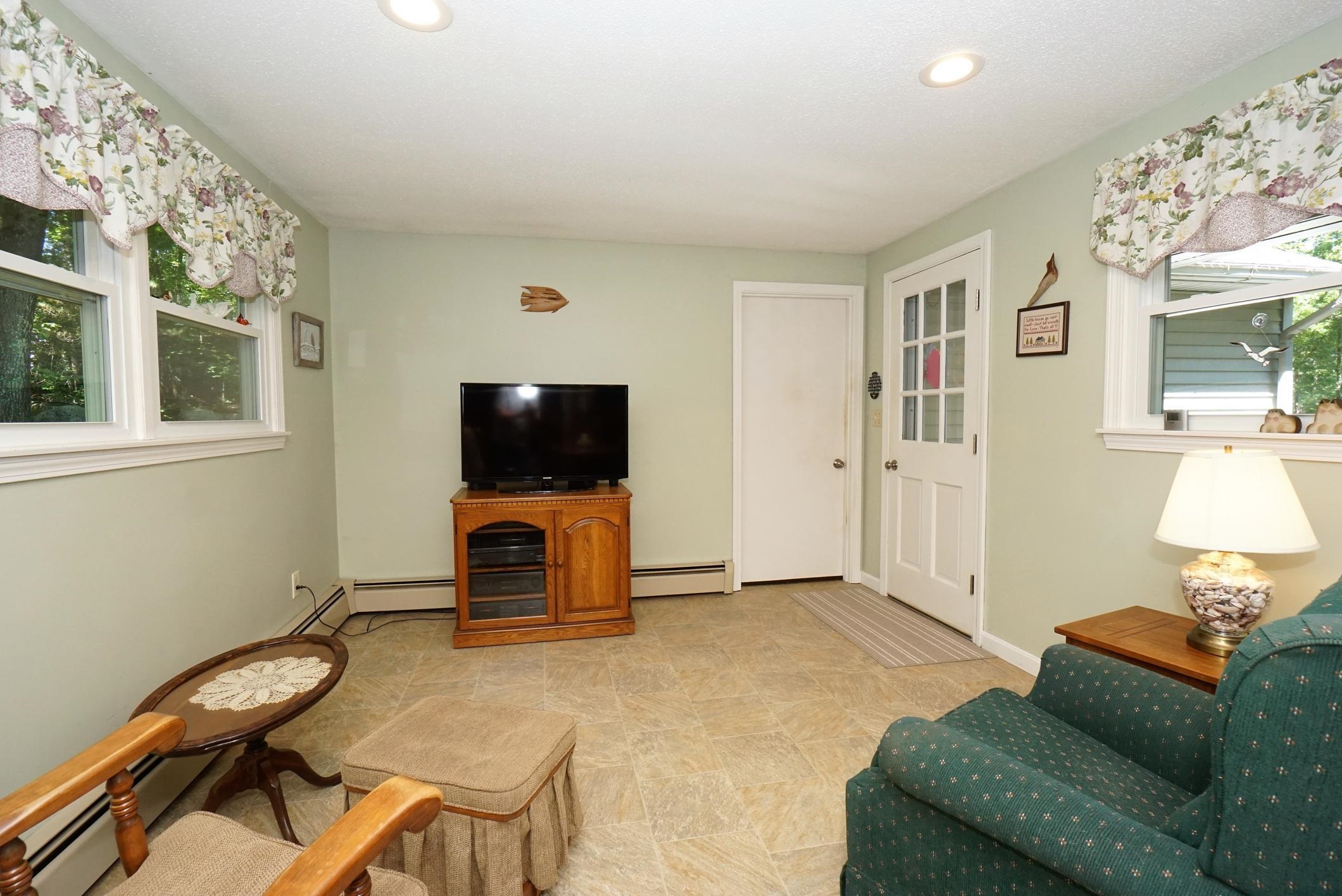 61 Morrill Road Hooksett, NH 03106 - Photo 8 of 26