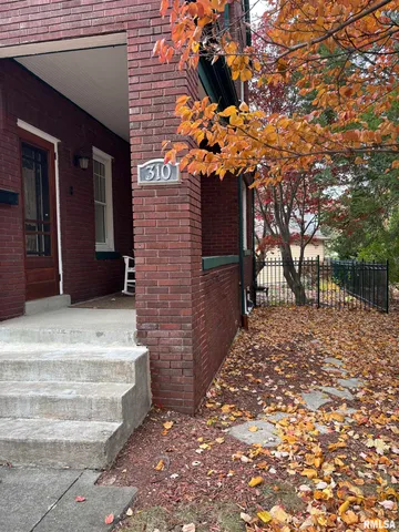 $135,000 | 310 Woodland Place, Jacksonville, IL 62650