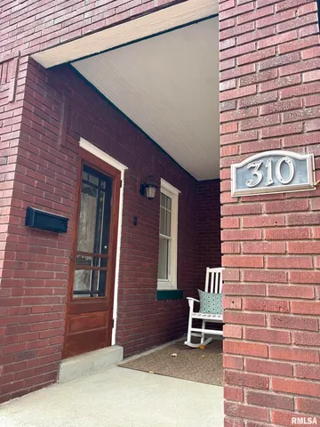 $135,000 | 310 Woodland Place, Jacksonville, IL 62650