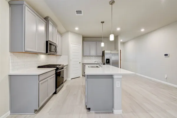 $2,295 | 12902 Royal Ann Way, Tomball, TX 77375