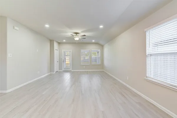 $2,295 | 12902 Royal Ann Way, Tomball, TX 77375