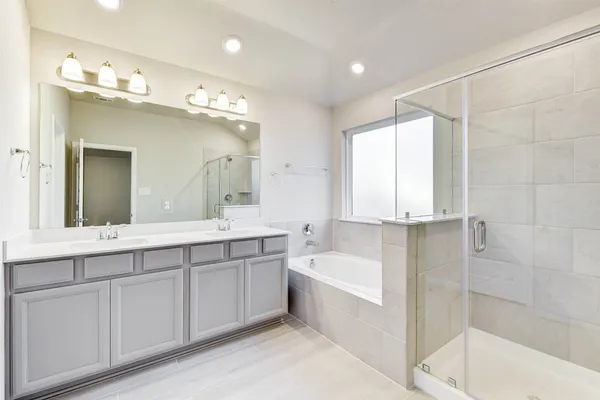 $2,295 | 12902 Royal Ann Way, Tomball, TX 77375