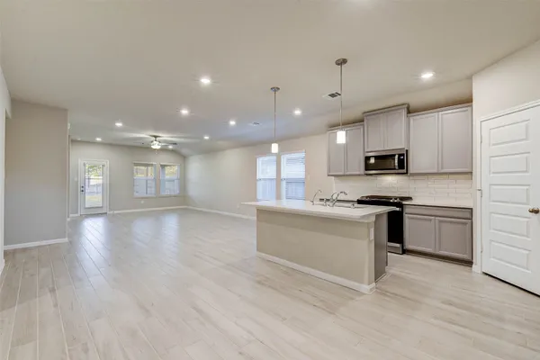 $2,295 | 12902 Royal Ann Way, Tomball, TX 77375