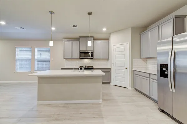 $2,295 | 12902 Royal Ann Way, Tomball, TX 77375