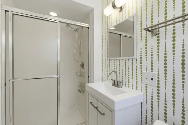 $3,200 | 556 Barton Avenue, Unit 2, Evanston, IL 60202