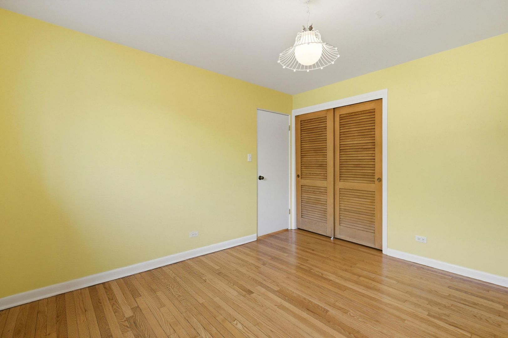 556 Barton Avenue, Unit 2 Evanston, IL 60202 - Photo 16 of 21 wooden floor in an empty room