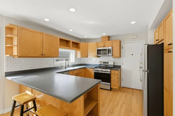 $3,200 | 556 Barton Avenue, Unit 2, Evanston, IL 60202