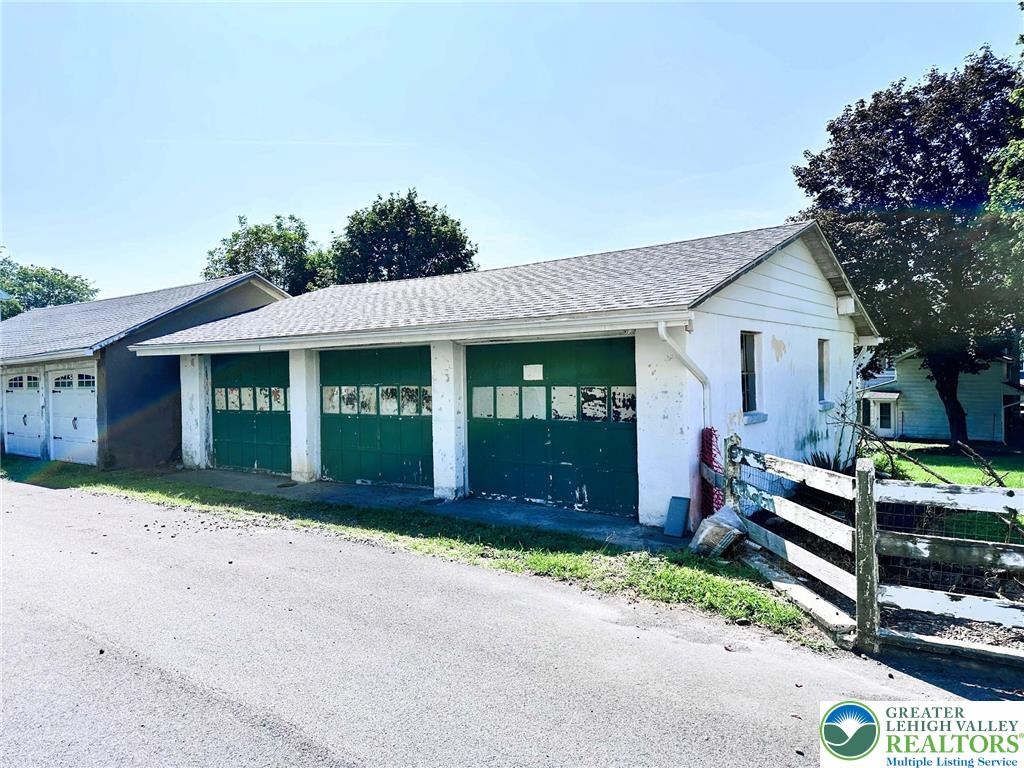 505 Penn Street Bath, PA 18014 - Photo 23 of 23 front view of a house with a yard