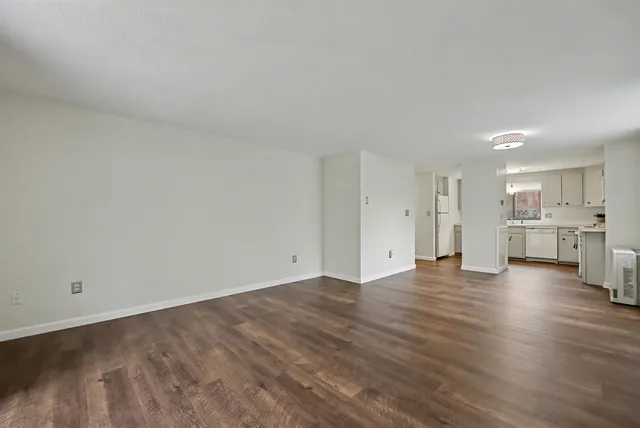 $290,000 | 11 Essex Green Court, Merrimack, NH 03054