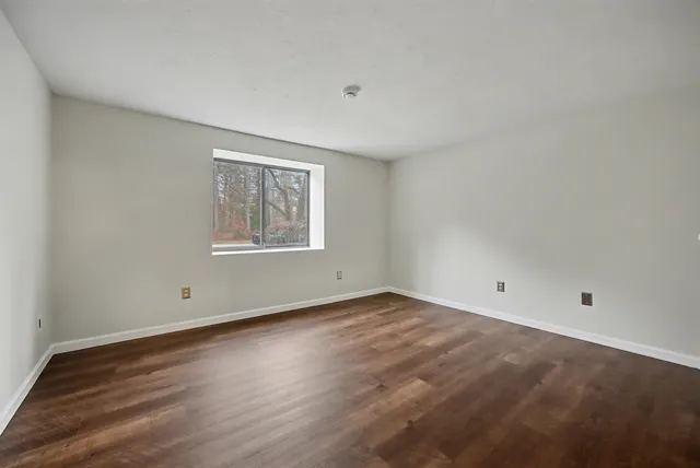 $290,000 | 11 Essex Green Court, Merrimack, NH 03054