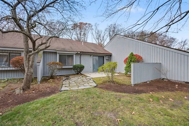 $290,000 | 11 Essex Green Court, Merrimack, NH 03054