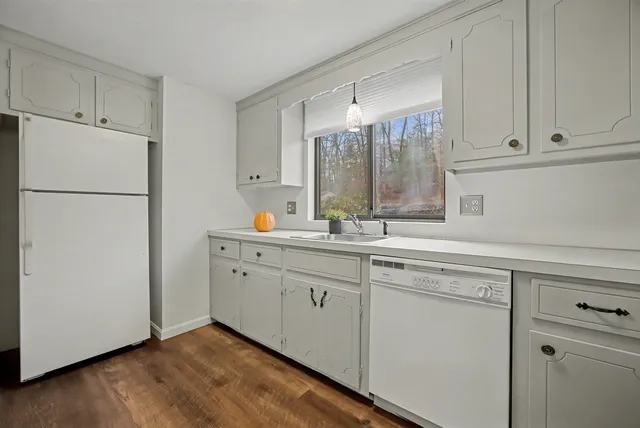 $290,000 | 11 Essex Green Court, Merrimack, NH 03054