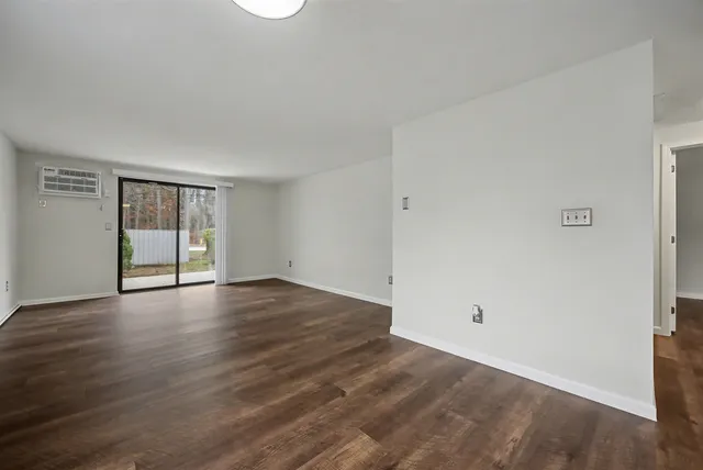 $290,000 | 11 Essex Green Court, Merrimack, NH 03054