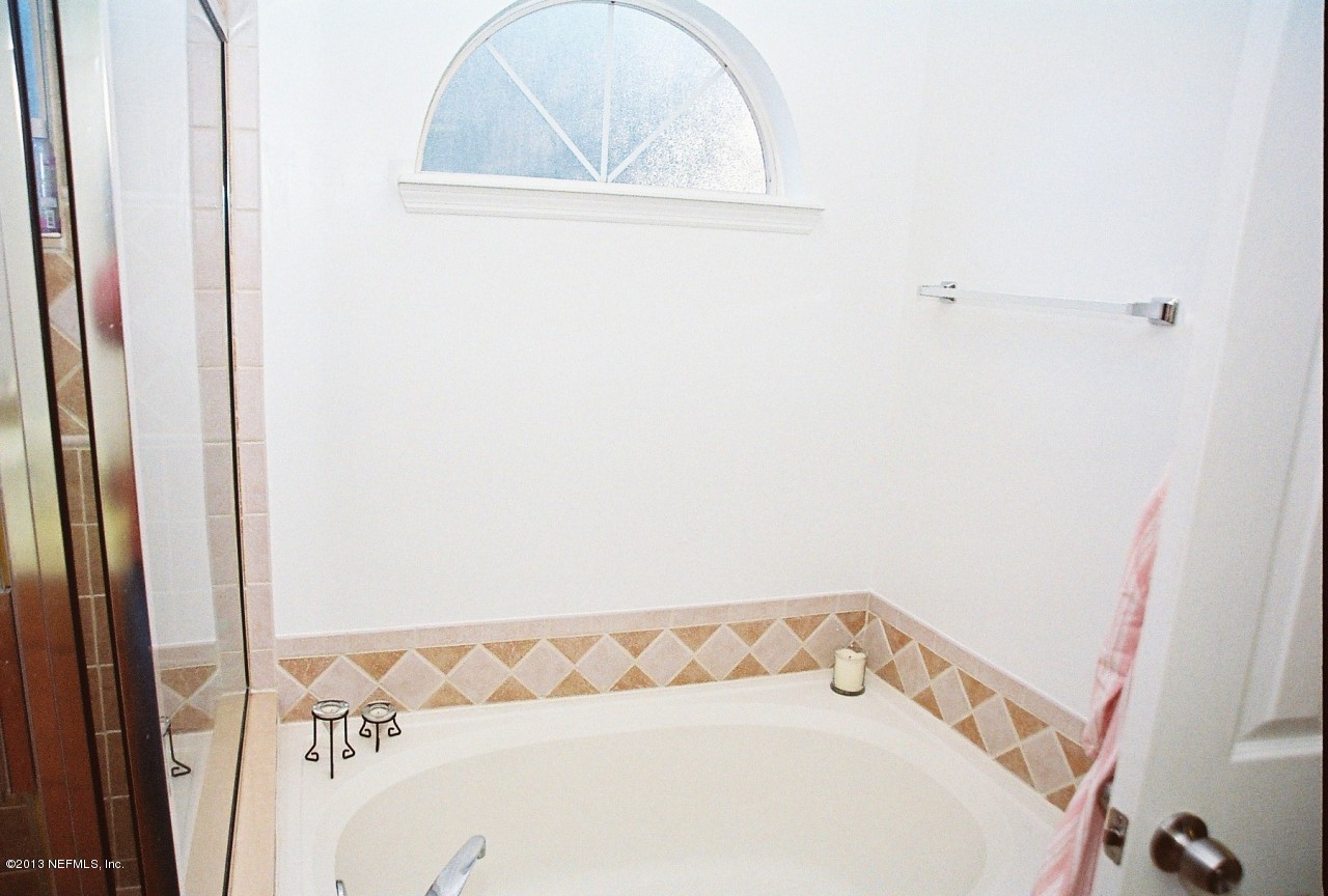 9129 Sable Ridge Court Jacksonville, FL 32244 - Photo 13 of 31 Garden Tub