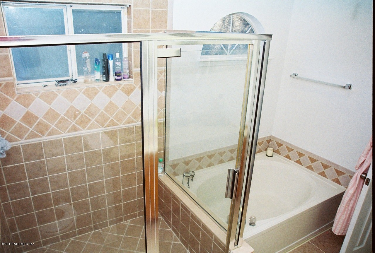 9129 Sable Ridge Court Jacksonville, FL 32244 - Photo 20 of 31 Master shower & Garden Tub