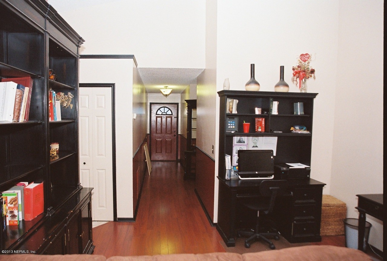 9129 Sable Ridge Court Jacksonville, FL 32244 - Photo 23 of 31 Hall/Entry way