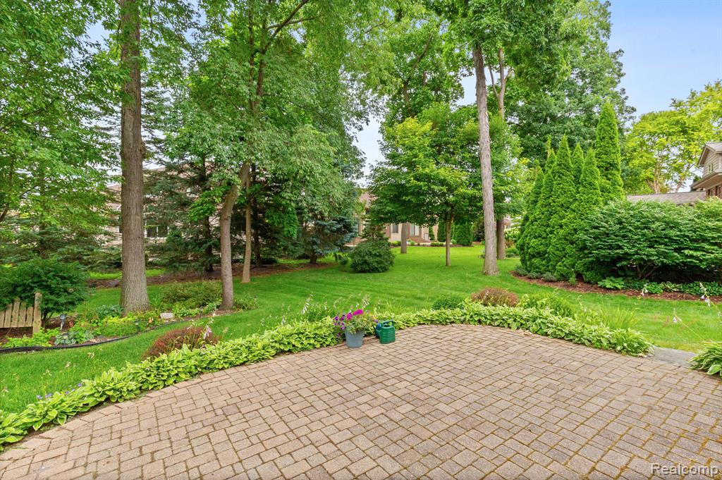 2017 Roundtree Rochester Hills, MI 48307 - Photo 33 of 36