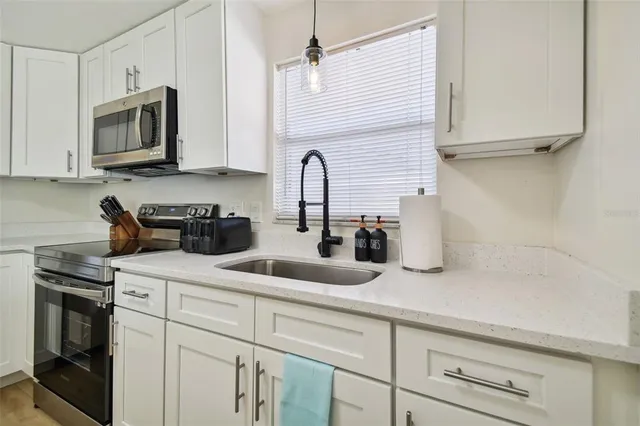 $1,995 | 1411 Coppertree Drive, Tarpon Springs, FL 34689