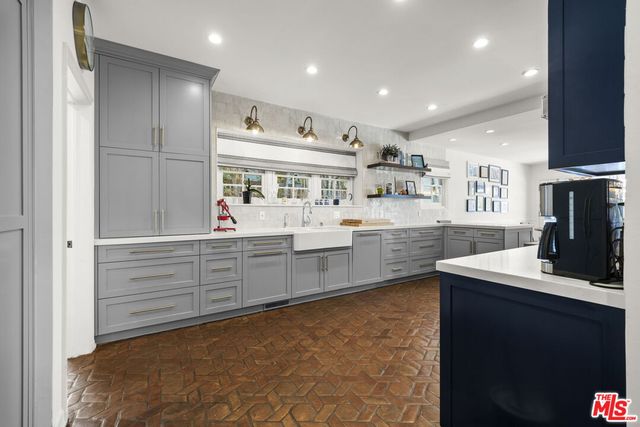 $7,595,000 | 850 Birchwood Drive, Los Angeles, CA 90024