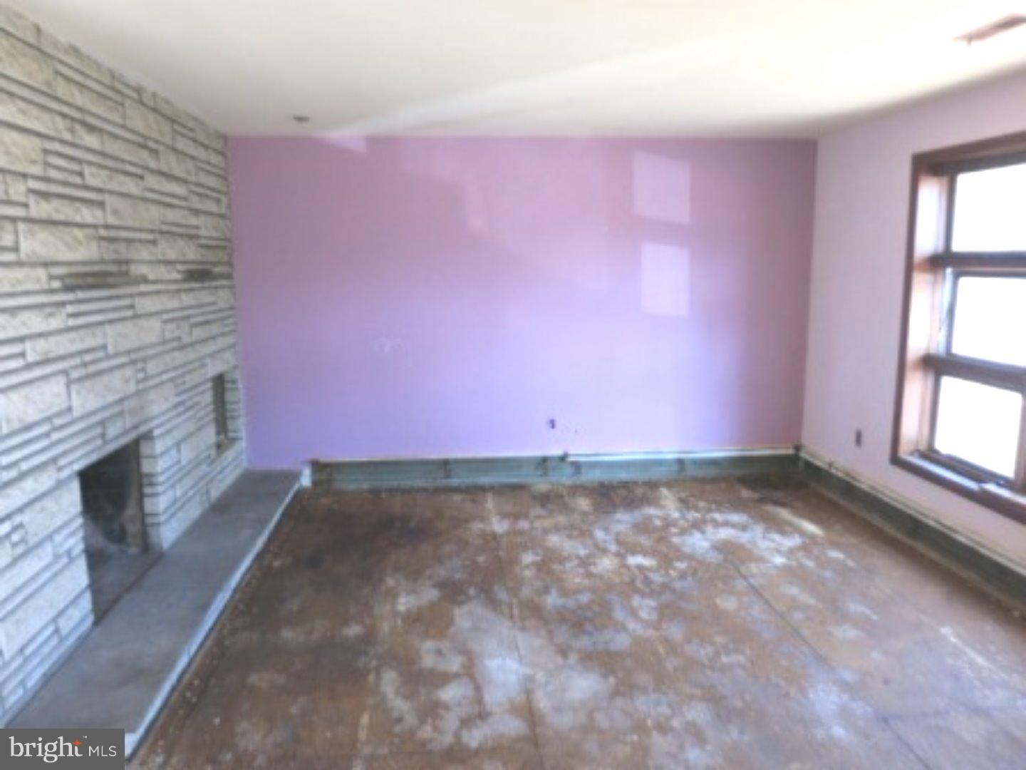 343 West Clements Bridge Road Runnemede, NJ 08078 - Photo 2 of 10 Living Room